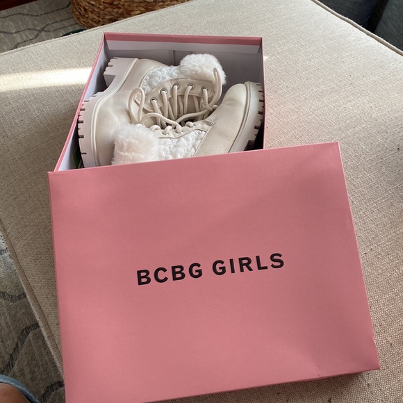BCBG girls sparkle cream colored boots. Size 2 - Picture 6 of 6